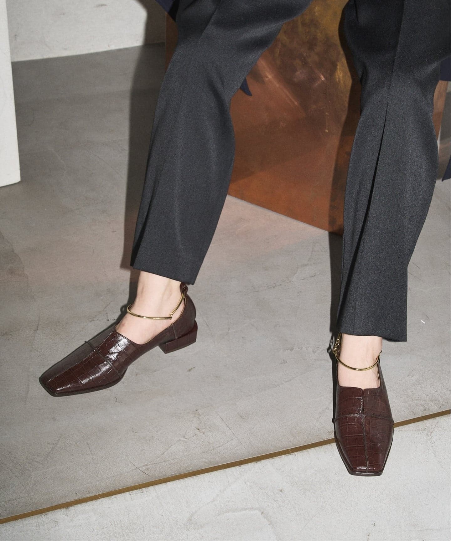 追加》GRISEレザースクエアクロスシームアンクルフラット（フラット