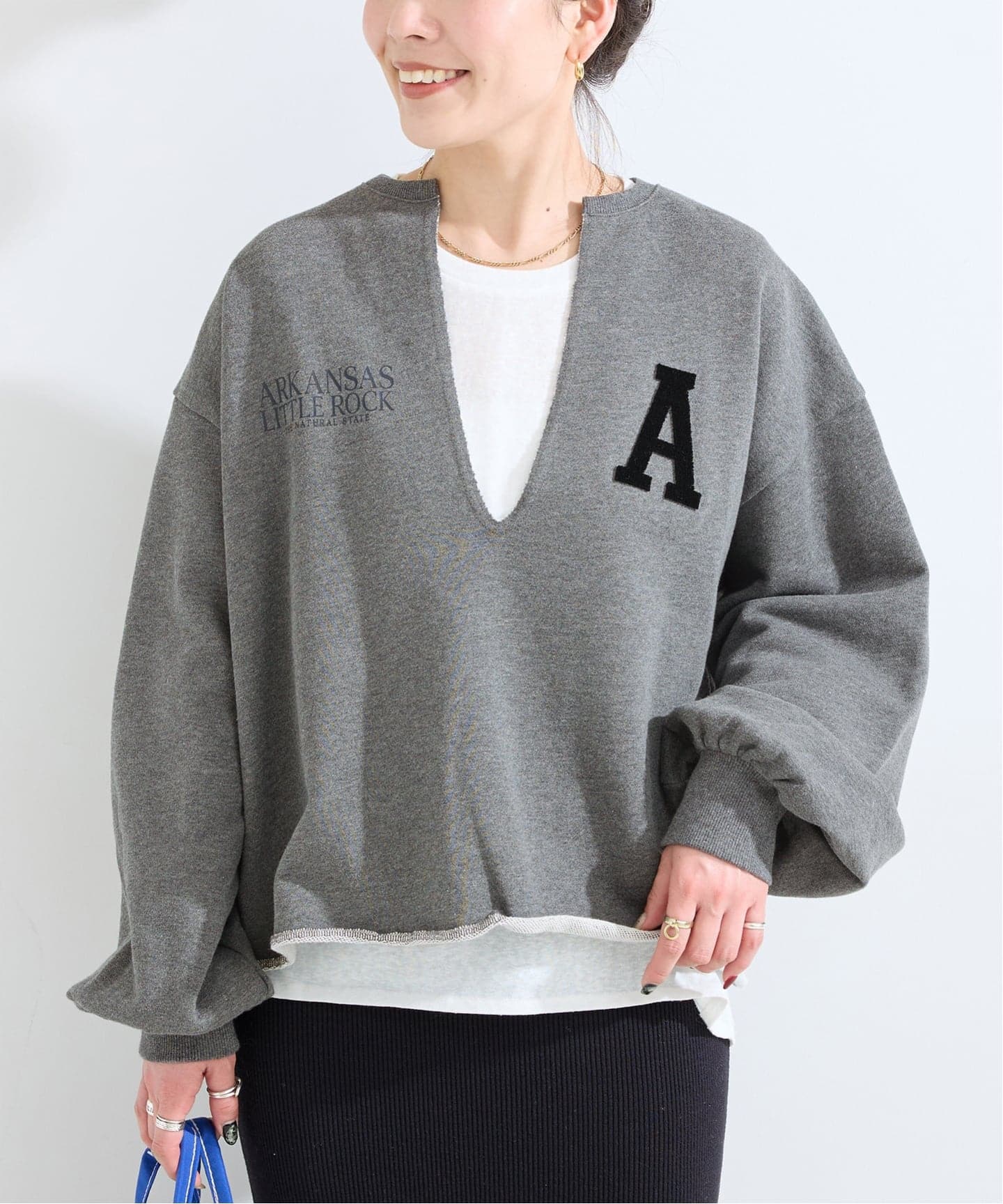 手洗い可 / Vネックロゴスウェット（スウェット）｜B.C STOCK（ベー