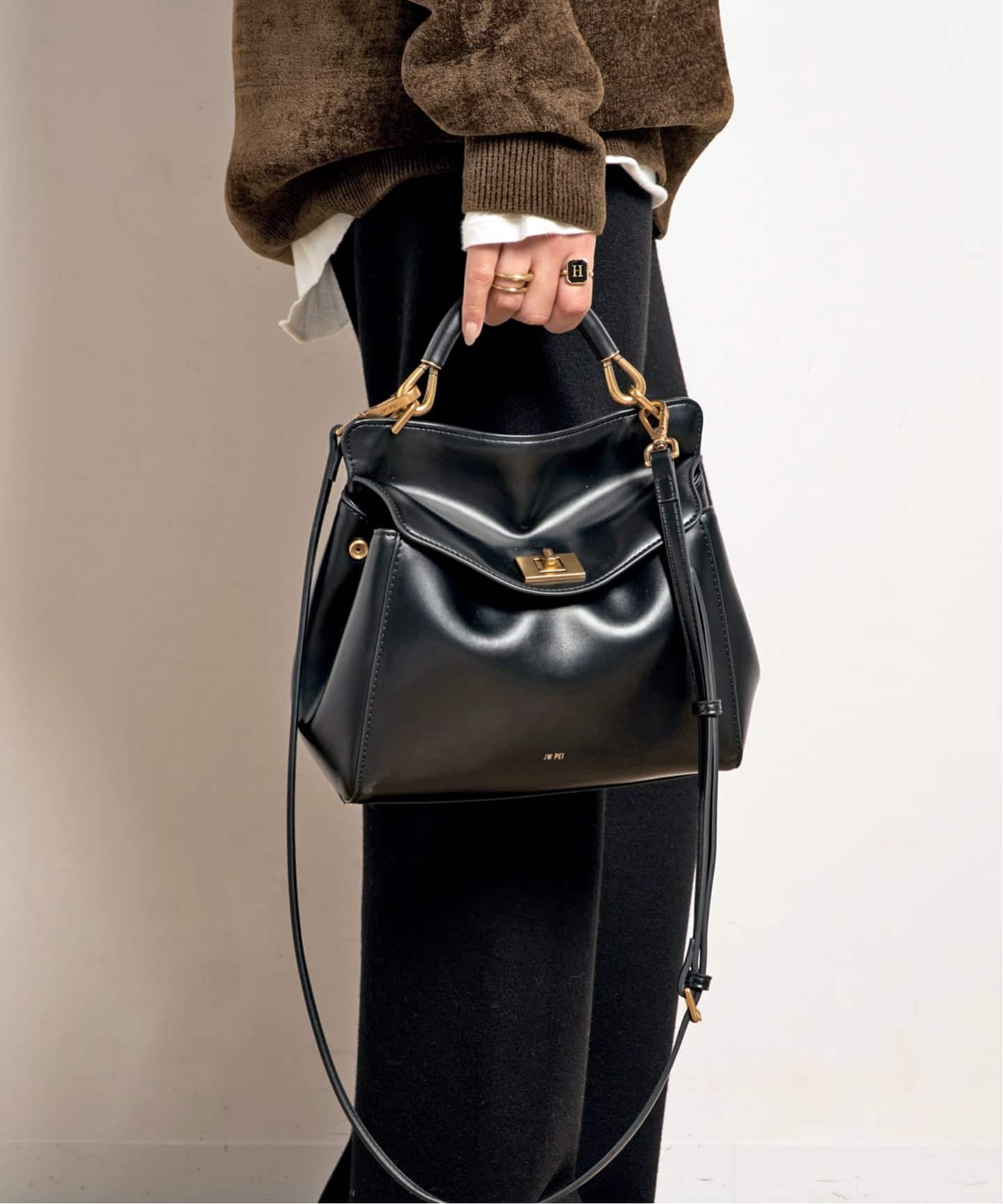 JW PEI / ジェイダブリュー ペイ】Lucia Classic Top Handbag(BLACK
