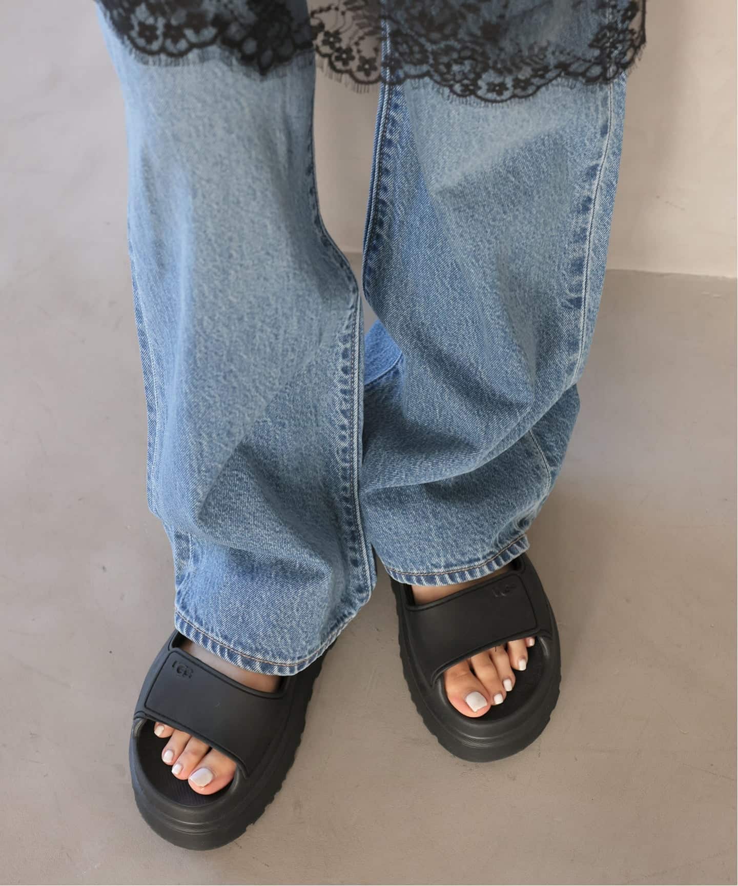 追加予約》【UGG/アグ】W GOLDENGLOW 1152685：サンダル（サンダル