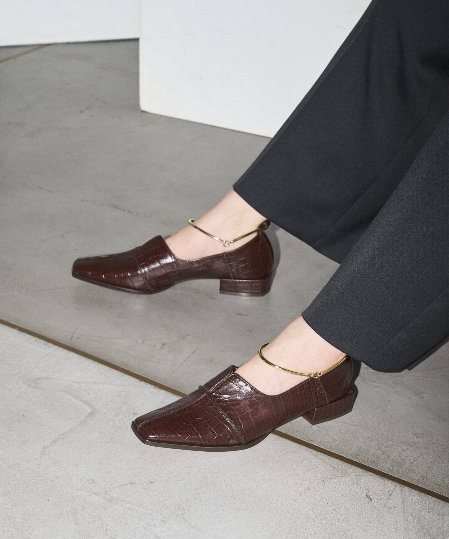 追加》GRISEレザースクエアクロスシームアンクルフラット（フラット