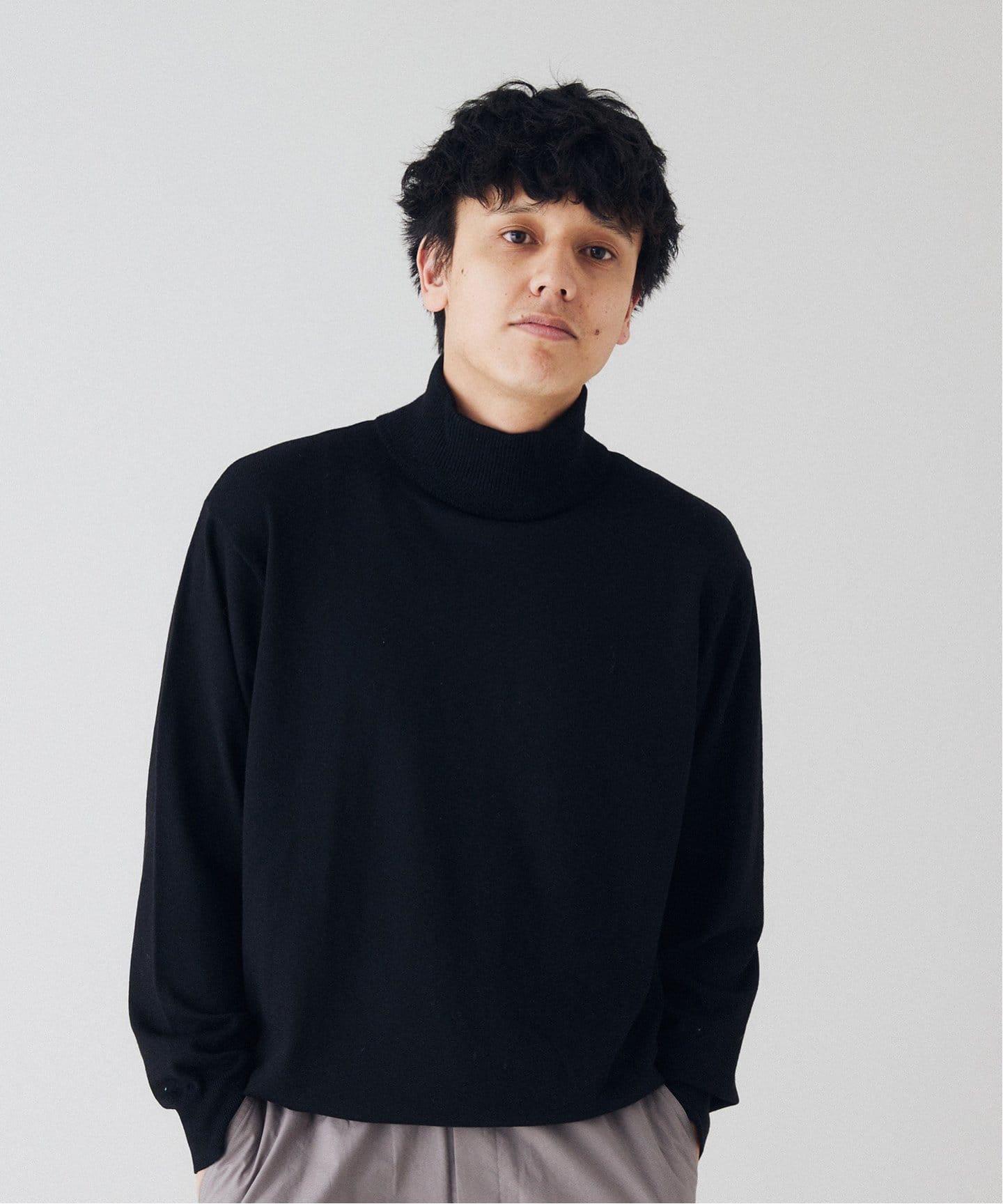 ハイゲージモックタートルネックニット（ニット／セーター）｜B.C