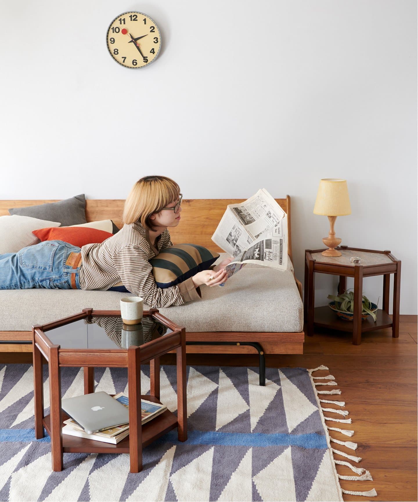 BROOKS HEXAGON TABLE ブラックガラス ブルックスヘキサゴン（テーブル