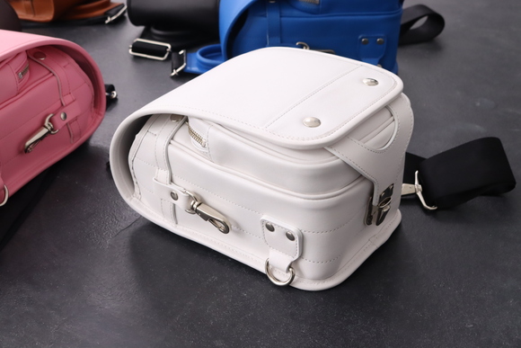 あの頃の想い出が蘇る!! モダンで粋な大人の牛本革製 『ランドセル型