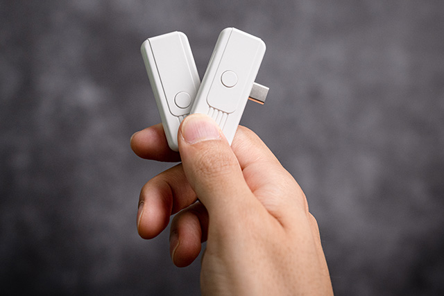 遅延わずか0.1秒！挿すだけで簡単に大画面へミラーリング！充電し