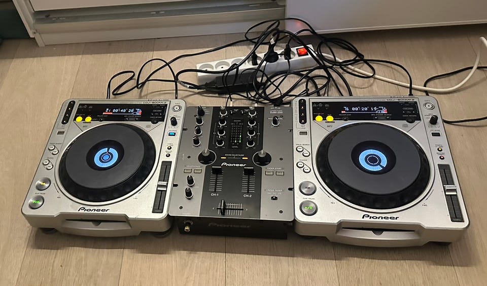 Pioneer CDJ-800MK2 (x2) + DJM-250 | DBA