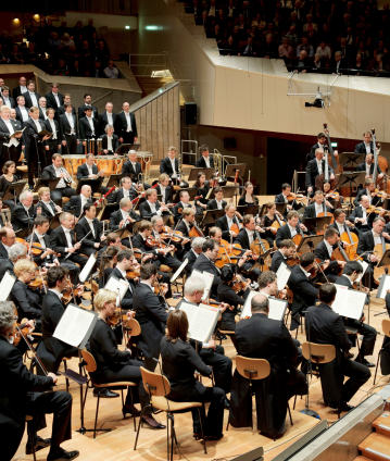ベルリンの壁開放25周年記念演奏会。ラトルが「第9」を指揮