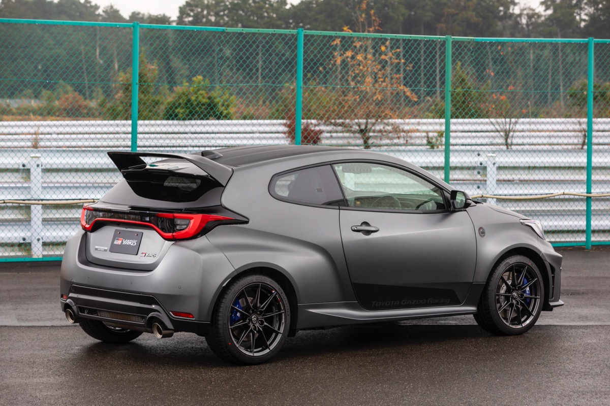 どっちがお好き？】進化型GRヤリス「激レア」特別仕様車が2台も！ 成約