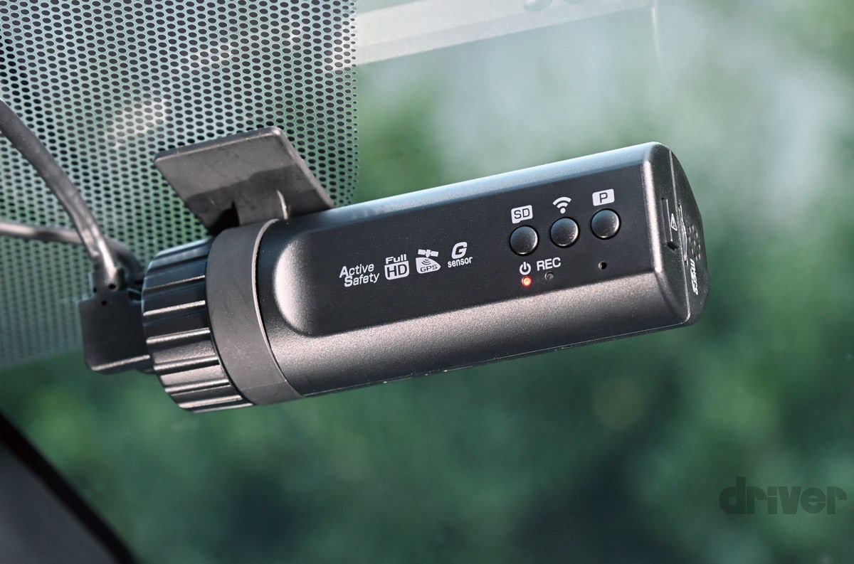 ユピテルの2カメラドライブレコーダー「Y-400di」はリヤカメラ機能が