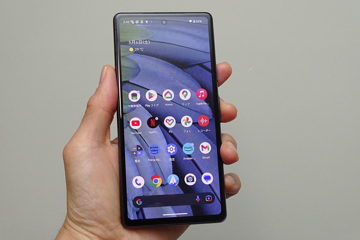 グーグルの「本気」がわかる低価格スマホ、Pixel 7aハンズオン