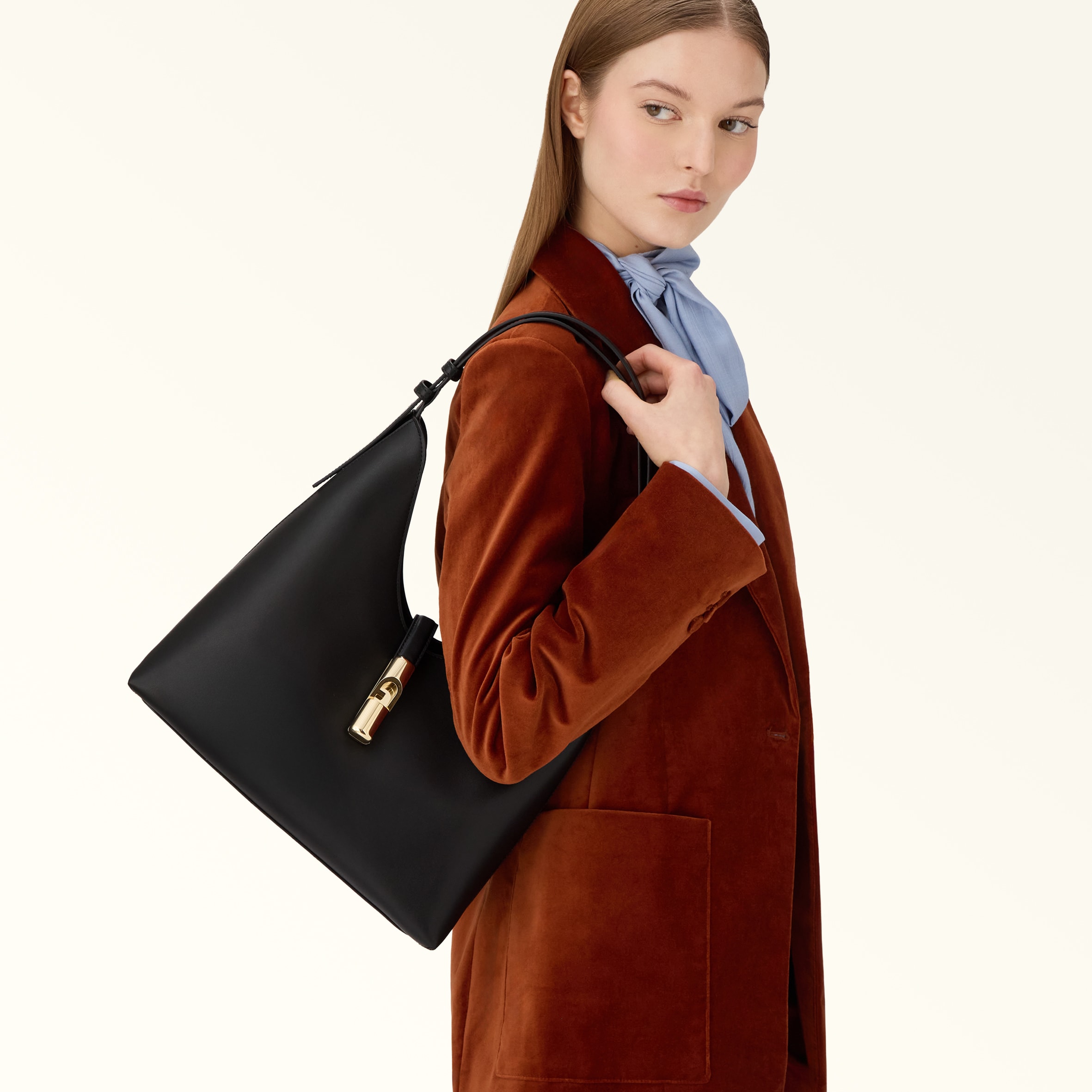 ショルダーバッグ M NERO Furla Goccia | Furla JP