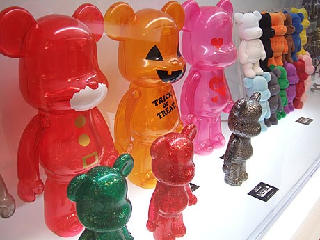 天神で「メディコム・トイ」15周年記念展－3000％BE@RBRICKも - 天神