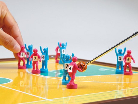 リアル」な指示が出せる作戦盤－モルテン、バスケ用に発売 - 広島経済新聞