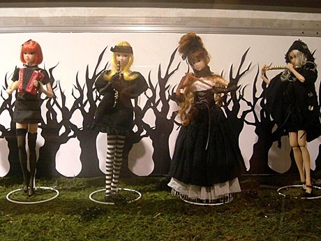 東京タワー「蝋人形館」でファッションドール服作家の展示 - 六本木