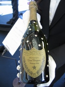 カール・ラガーフェルドデザイン、50万円のドンペリが松坂屋に