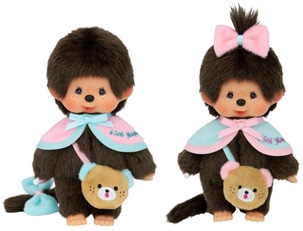 クマのポシェットを持った45周年記念モンチッチ - シブヤ経済新聞