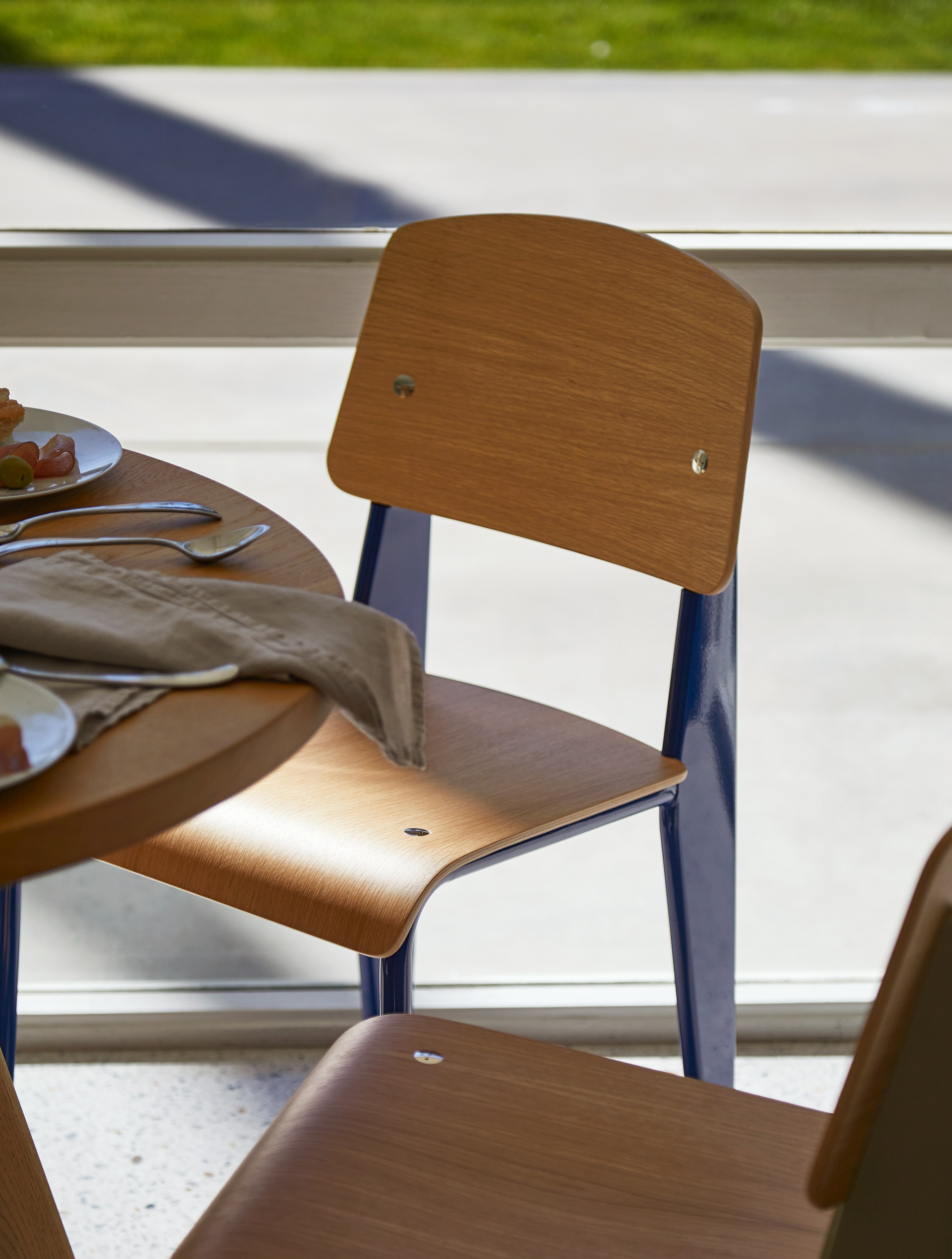 Prouvé Standard Chair – Design Within Reach