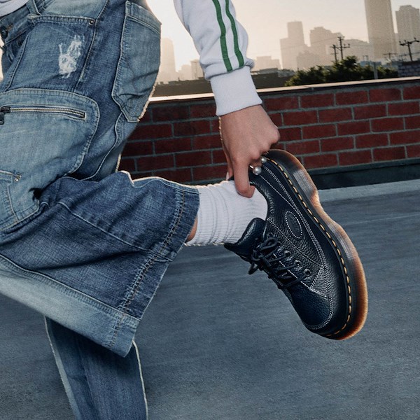 Womens Dr. Martens Buzz 5-Eye Platform Casual Shoe - Black | Journeys