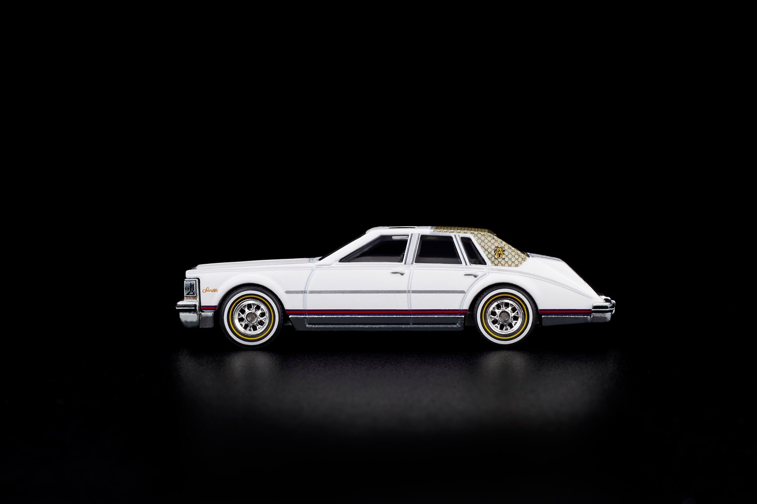 グッチとキャデラック セビルのコラボモデルが、1/64スケールで登場