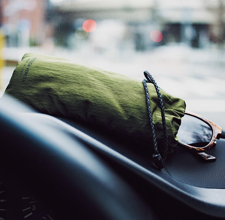 ボッテガ・ヴェネタの新作に発見！ 欲しかった“体のいい”アイウェアケース