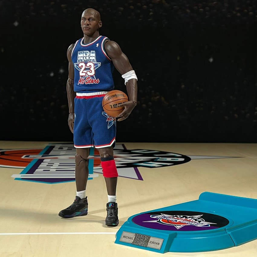 エア ジョーダン 8」を履く'93年の“マイケル・ジョーダン”のフィギュア