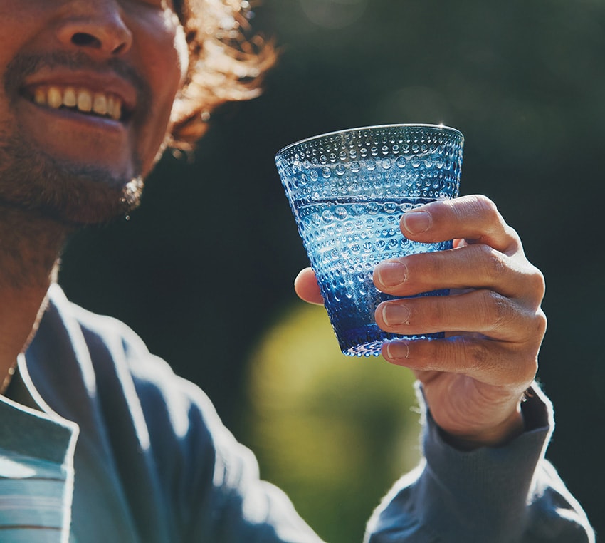 心地良きフィンランドの色 。イッタラの「ウルトラマリンブルー」