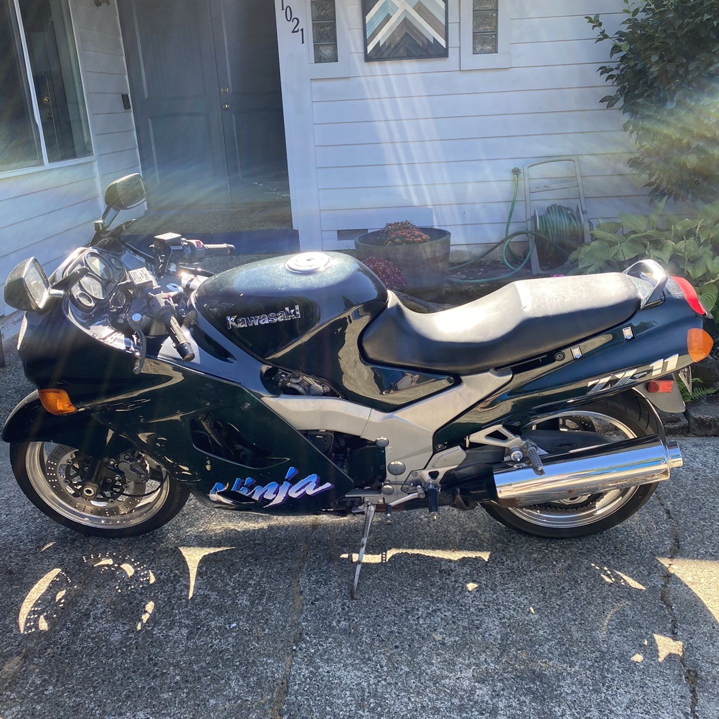 1997 Kawasaki ninja ZX11 dark green for Sale in Bellevue, WA - OfferUp