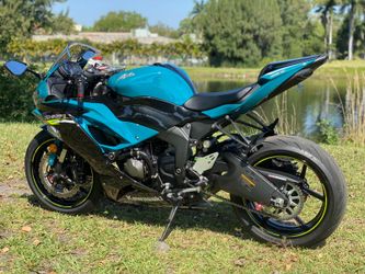 2021 KAWASAKI NINJA ZX-6R for Sale in Sunny Isles Beach, FL - OfferUp