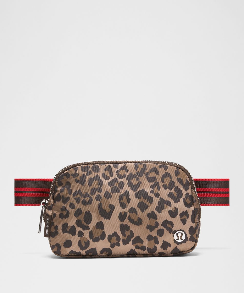 Everywhere ベルトバッグ 1L *レオパード | バッグ | Lululemon JP