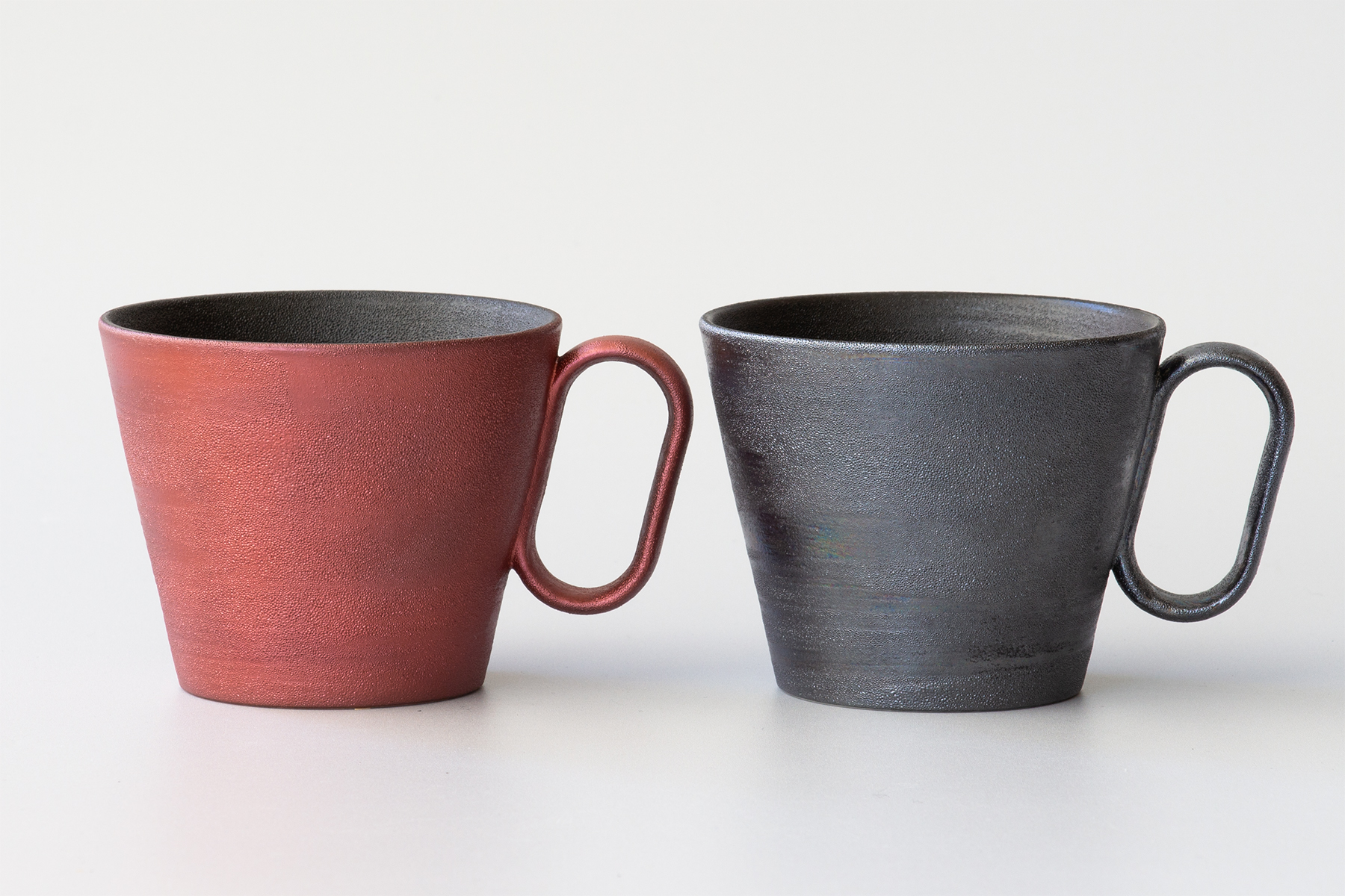 生涯を添い遂げるマグ 有田焼 伝作窯 刷毛目」が12月10日発売開始<br