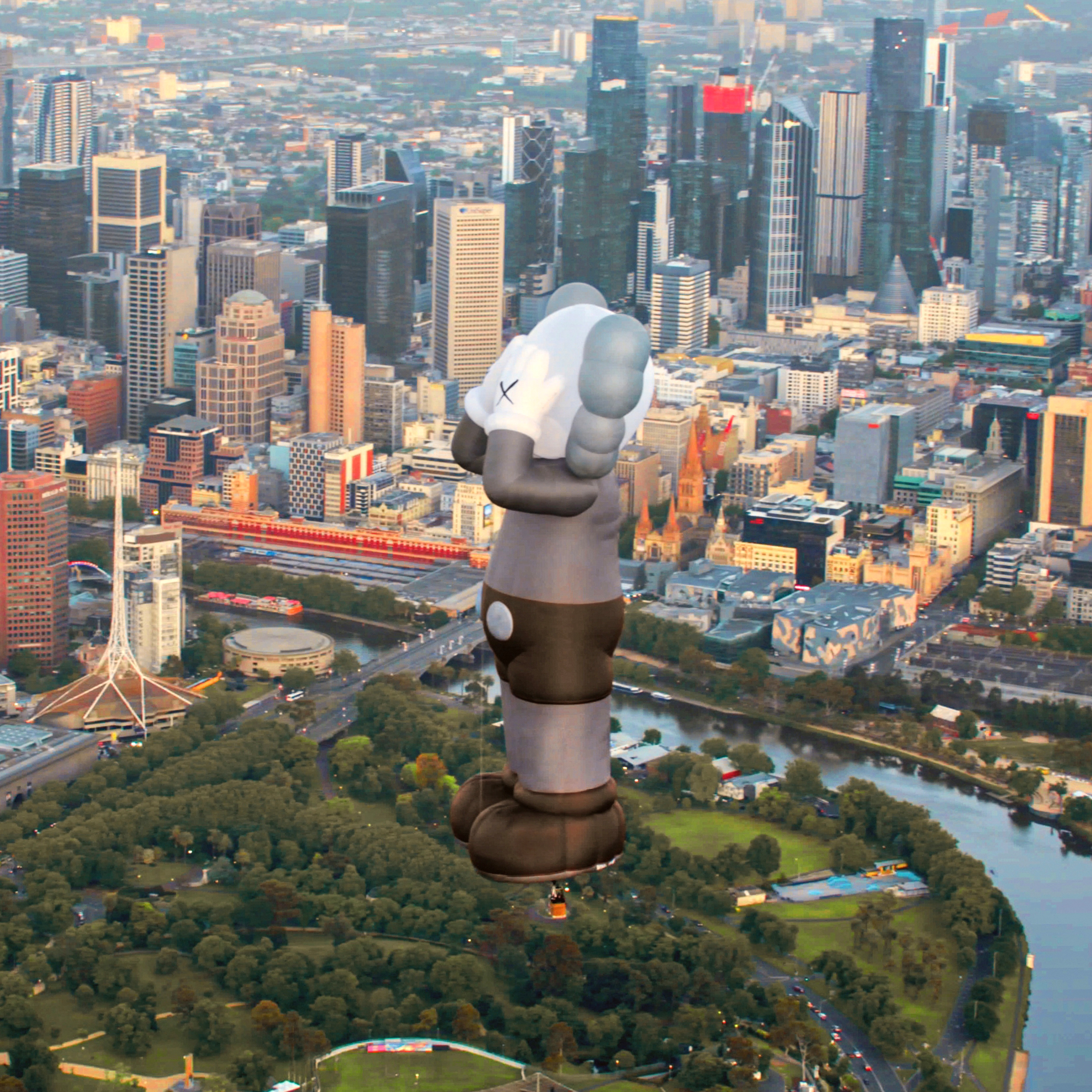 KAWS によるアートプロジェクト 