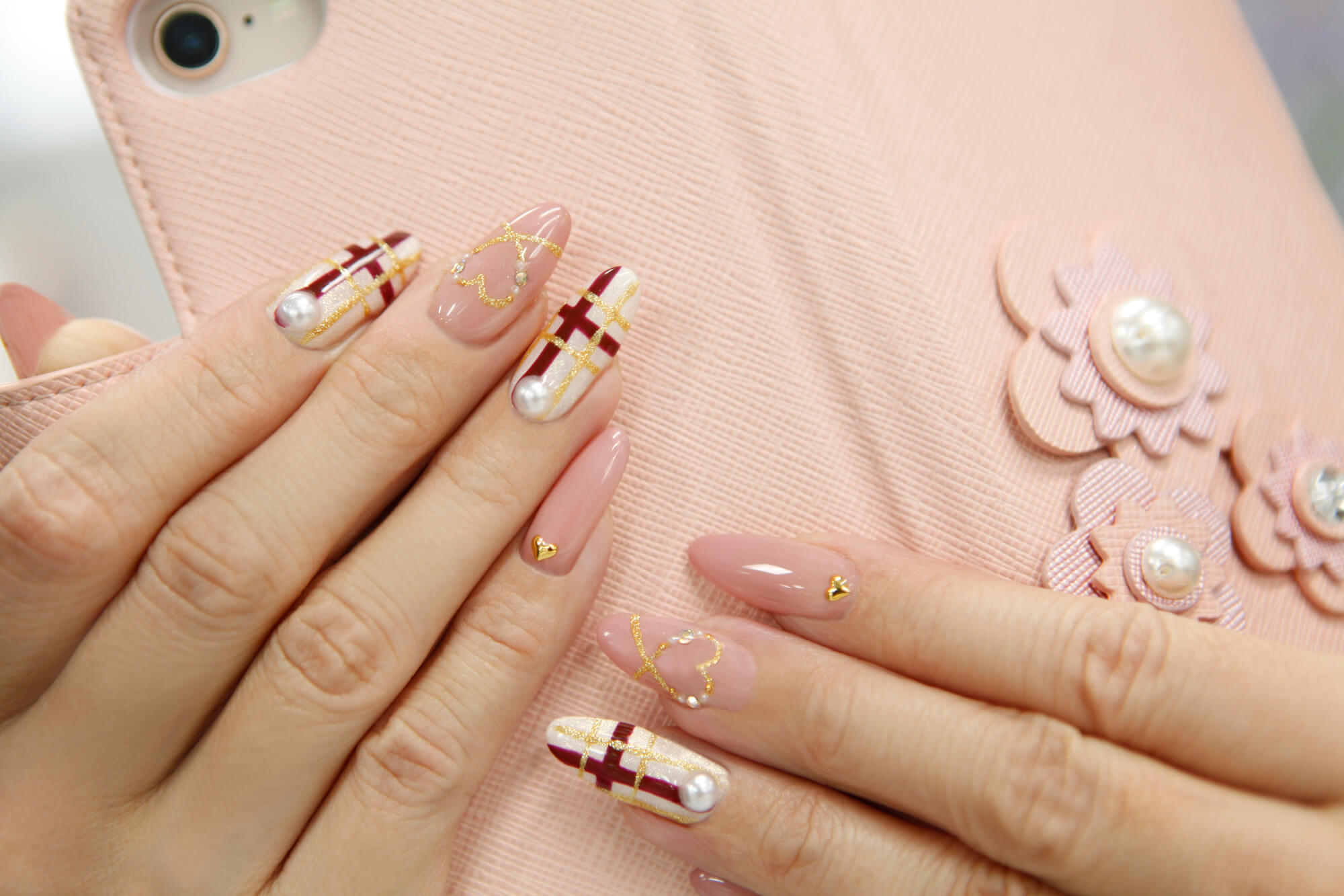 アクリル絵の具でネイルアートを楽しもう！必要な道具ややり方、7つの