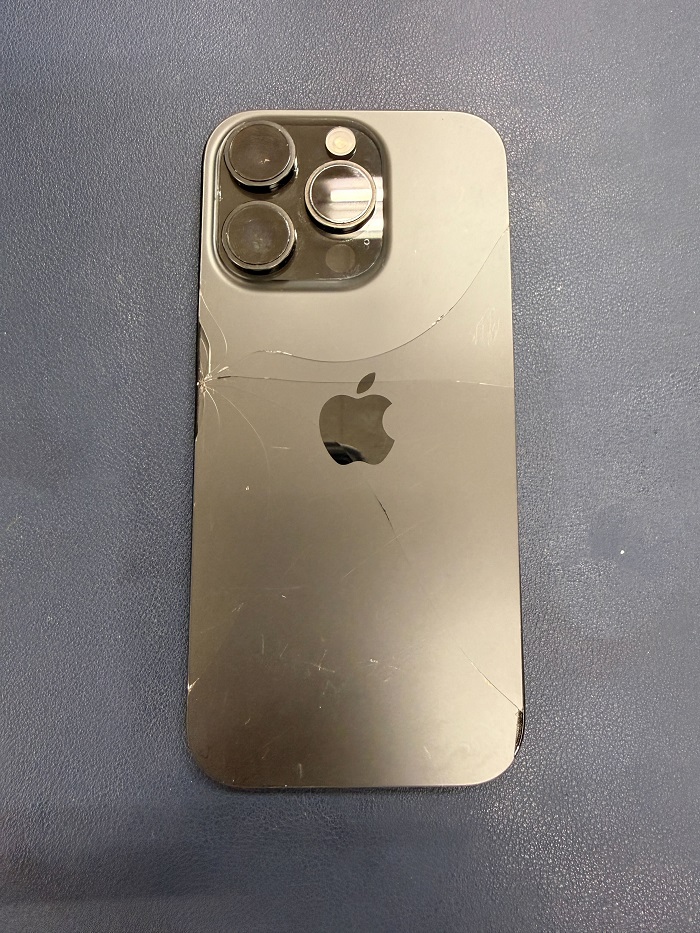 iPhone 16 Pro 背面ガラス修理】 背面割れは即日修理OK！データ