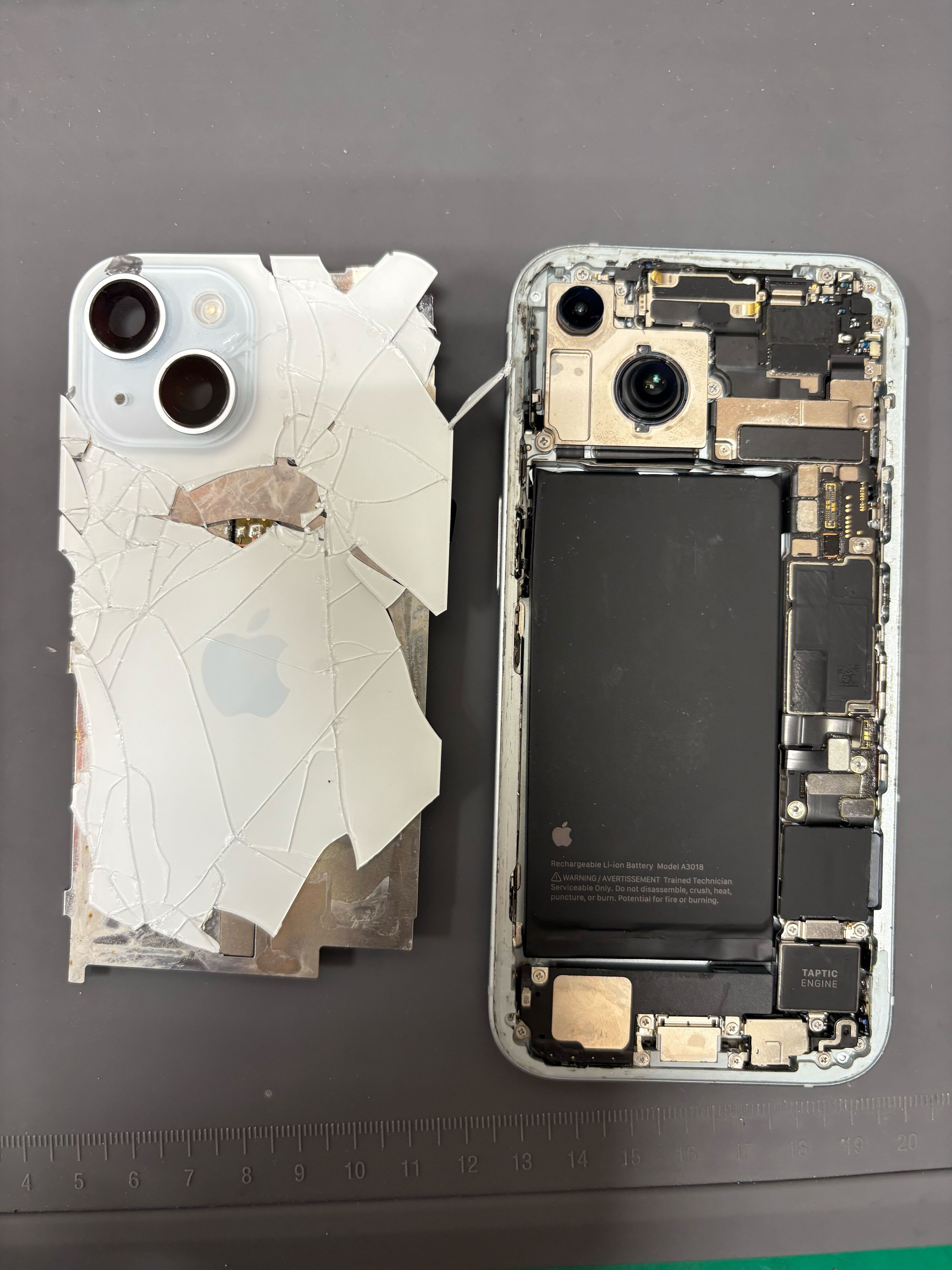 iPhone15 背面割れ🪛背面交換【イオン豊橋南】