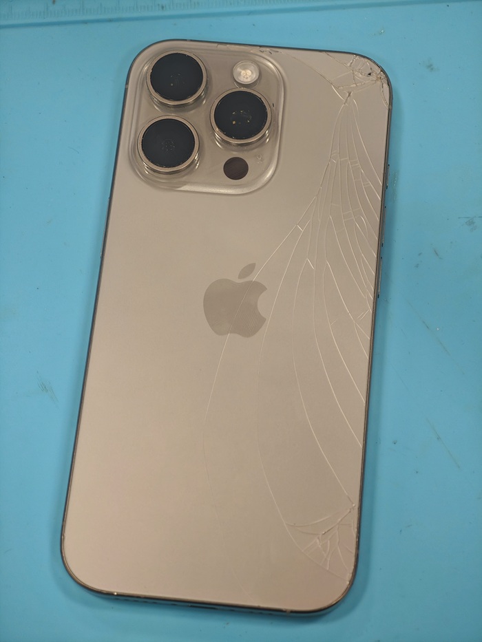 iPhone 16 Pro 背面パネル割れ修理 【一宮】