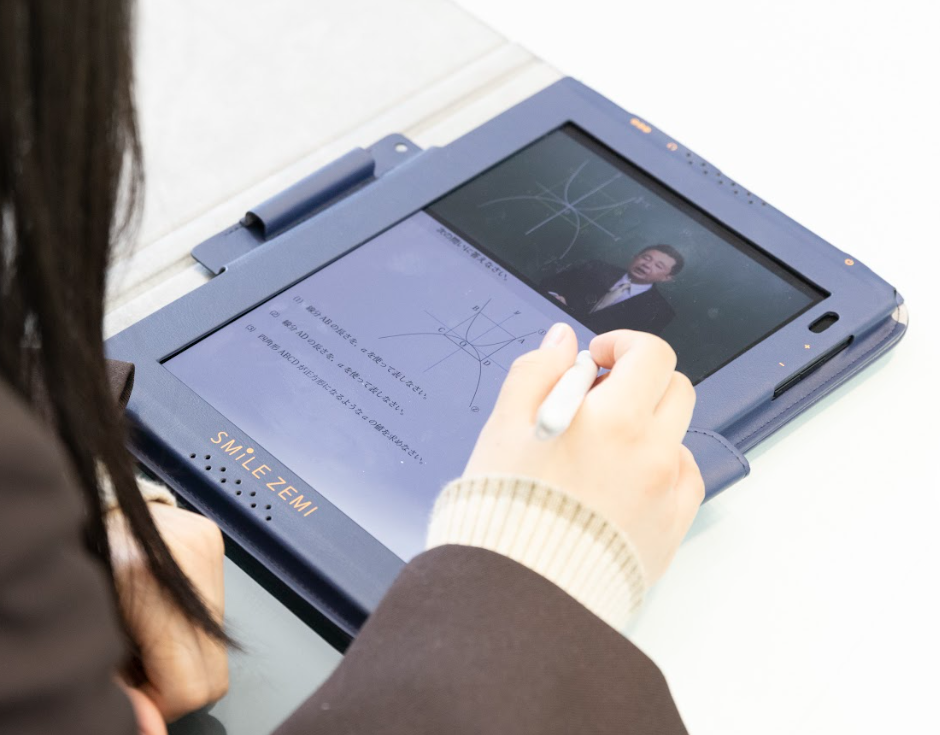 合格者インタビュー｜タブレットで学ぶ中学生向け通信教育「スマイルゼミ」