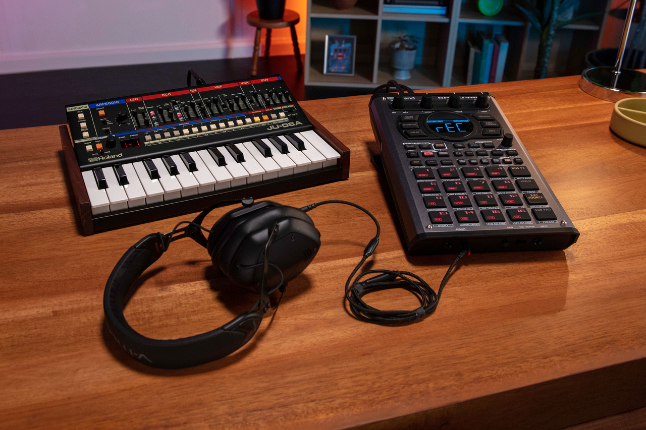 Roland SP-404 MK II Sampler - buy online | USA