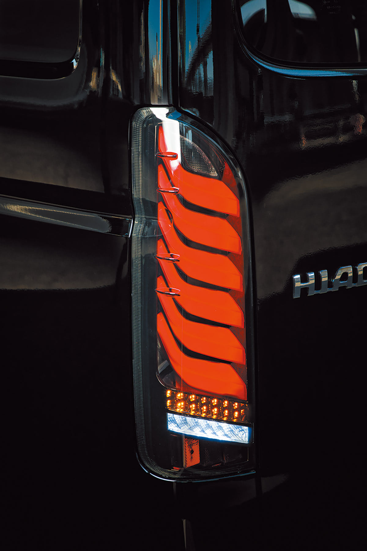 BRAND NEW ハイエース】ウルトラΣ（シグマ）レガンスモデル登場