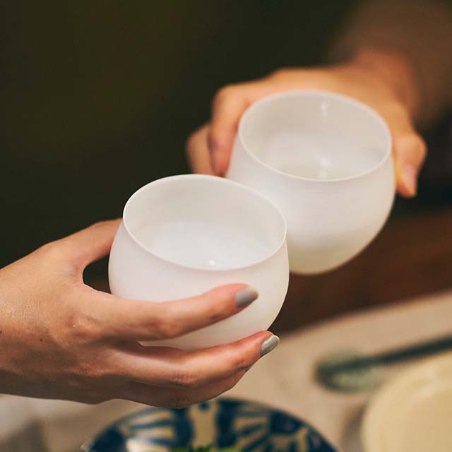 ワイングラスに学んだ日本酒器セット エッグシェル｜食卓の道具｜中川