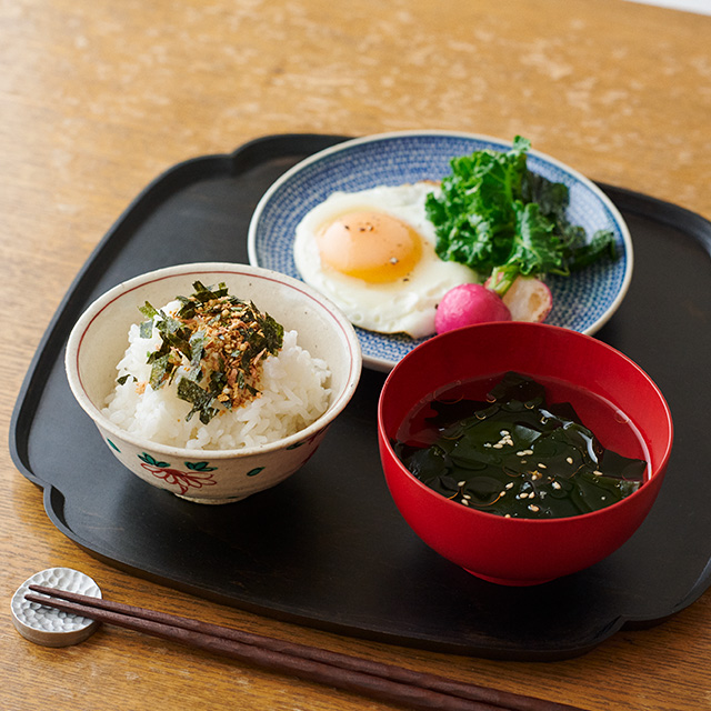 越前塗の一膳盆 木瓜拭き漆黒｜食卓の道具｜中川政七商店 公式サイト