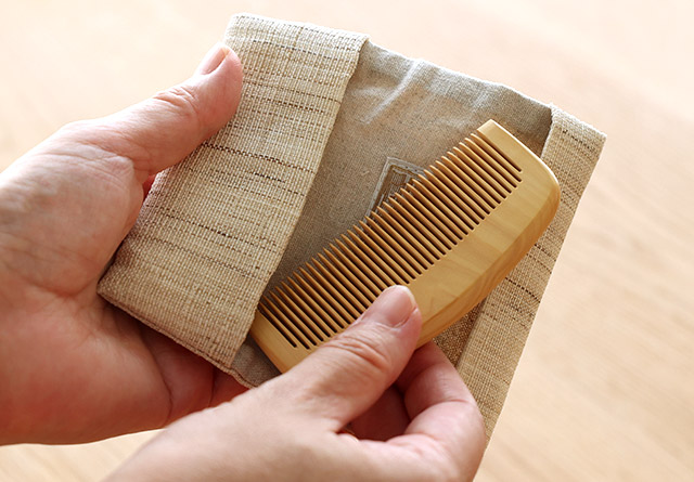 つげ櫛 手織り麻袋入り｜美容と健康｜中川政七商店 公式サイト