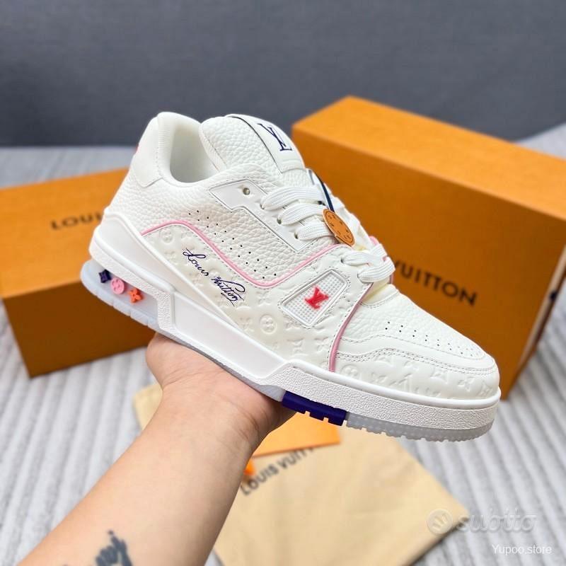 LV Trainer Red/White #54 (Tutte le Taglie) - Abbigliamento e