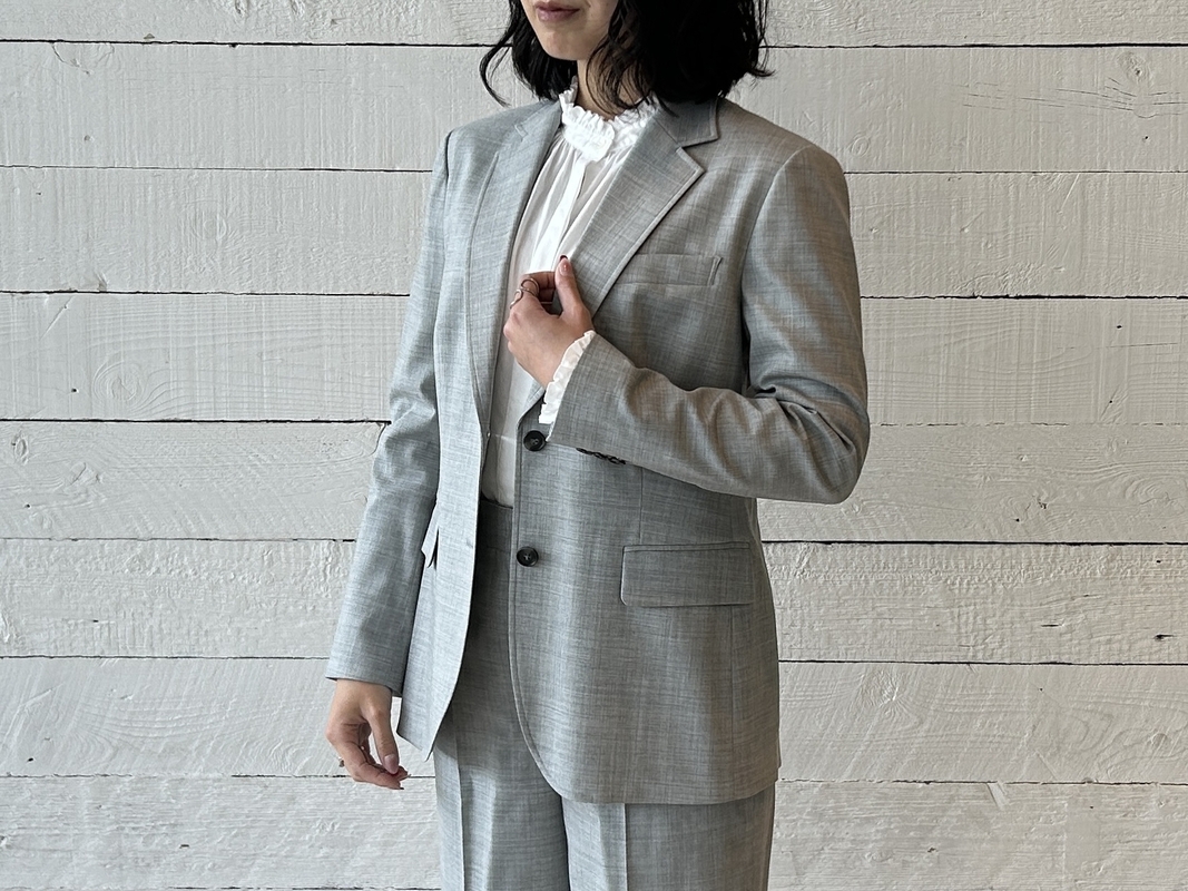 セレモニースタイルにもビジネスシーンでも使いやすいセットアップをご