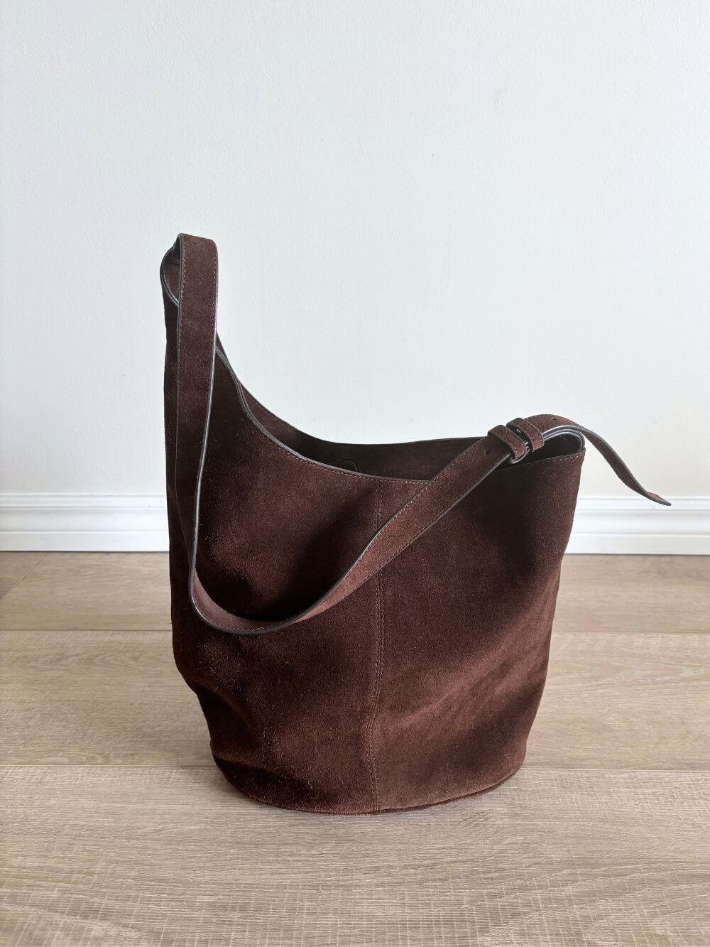 買ってよかったZARAスエードバッグとコーデ3選【カバンの中身も公開