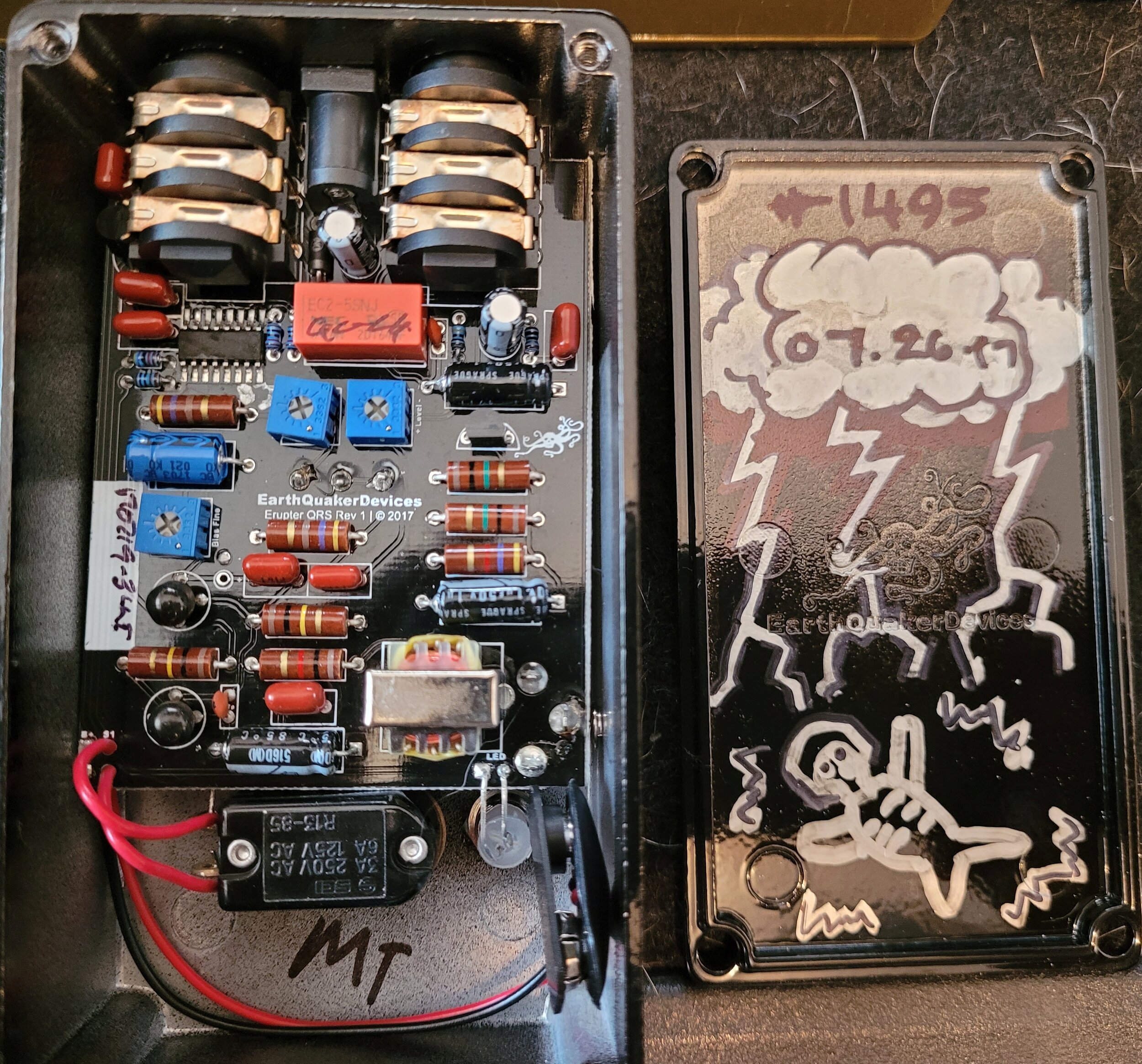 ファズの百科事典 ：EQDファズ比べ — EarthQuaker Devices