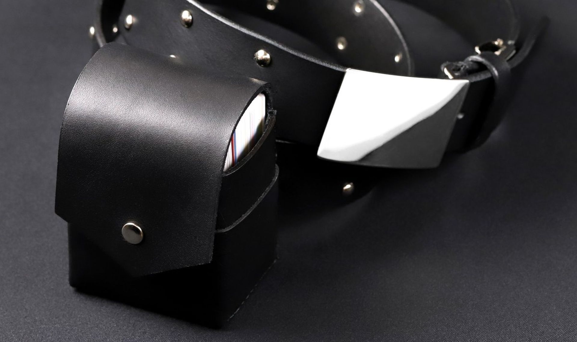 遊戯王 本革 武藤遊戯 デッキケース 闇遊戯 遊戯王 本革 武藤遊戯