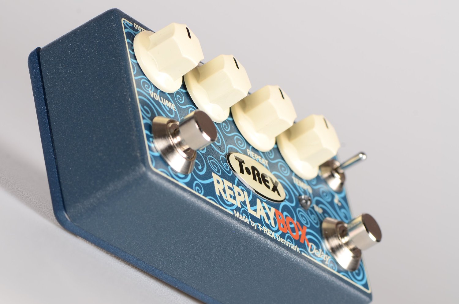 → T-REX EFFECTS ← Pedals for guitar and bass players!