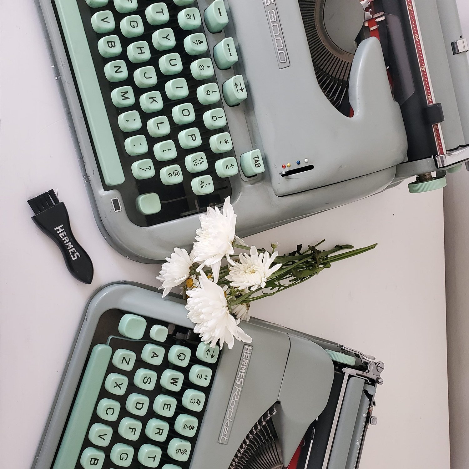 Hermes 3000 vintage typewriter with case and manual, serviced