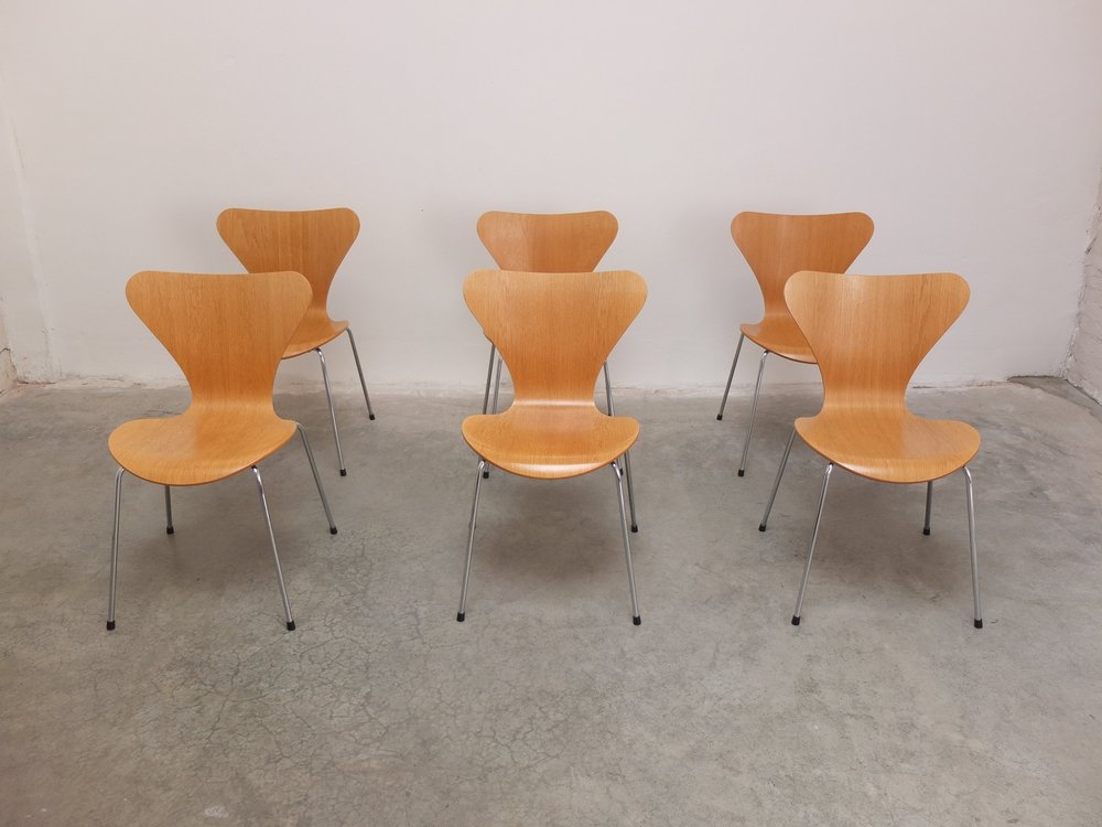 SET OF 6 OAK 'SERIES 7' CHAIRS BY ARNE JACOBSEN FOR FRITZ HANSEN