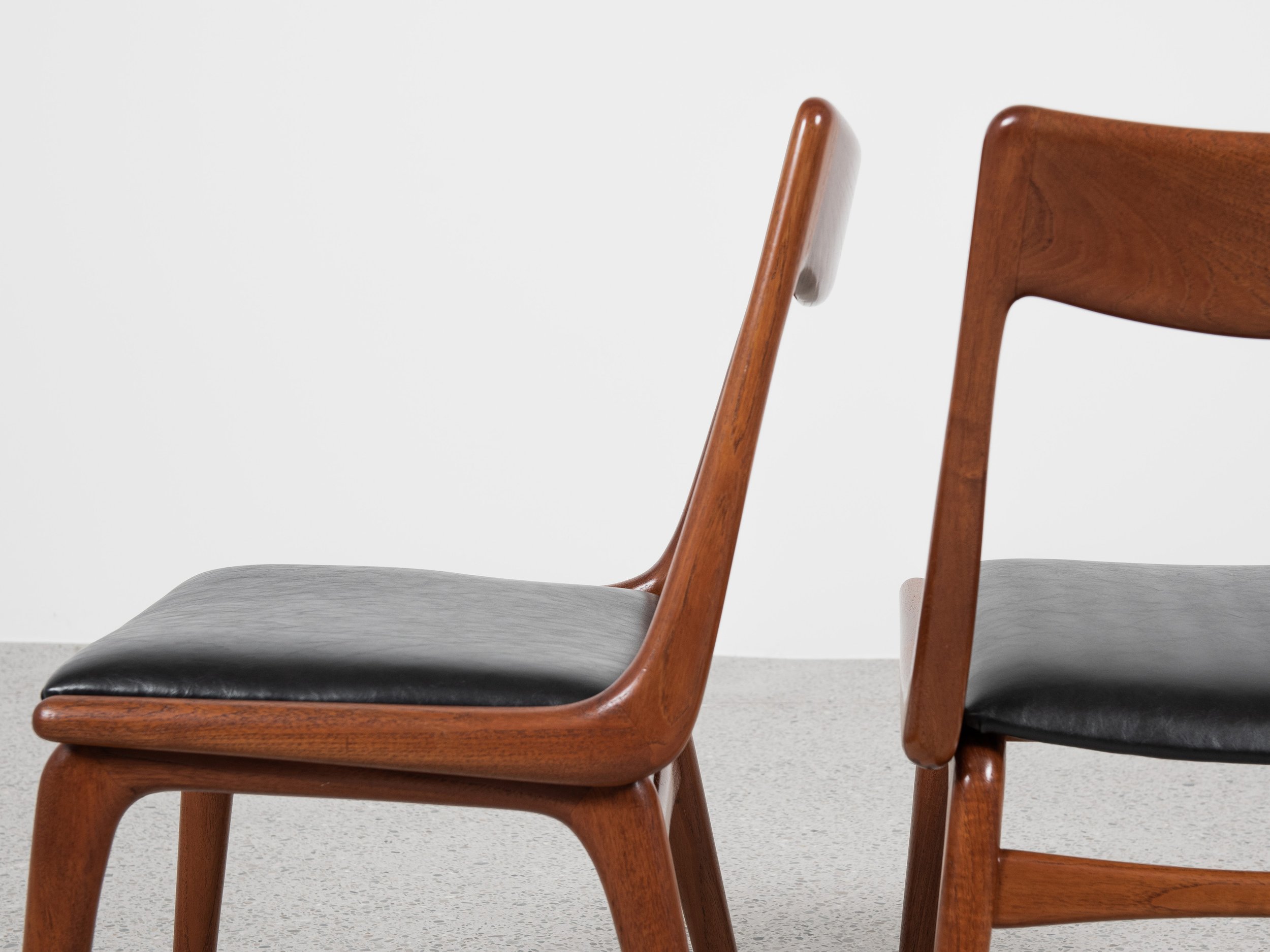 Midcentury Danish set of 6 Boomerang chairs in teak by Alfred
